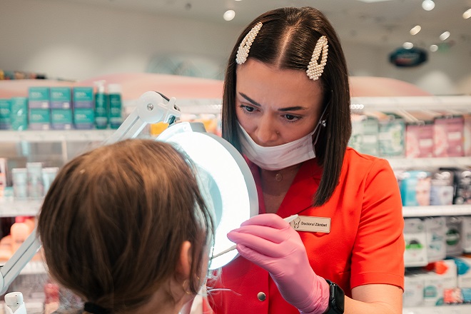 Copiii din doua centre de zi din Timisoara au primit produse pentru igiena dentara