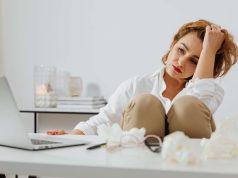 Epuizarea la birou: cum să-ți recapeți concentrarea când simți că ai rămas fără baterii
