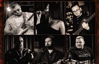 O seară de muzică live la Porto Arte. AKUSTI-K lansează piesa Iubirea în concertul Autumn Vibes