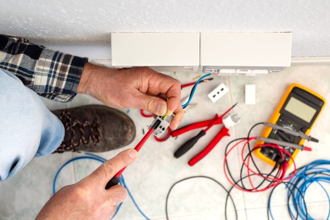 Electrician,Worker,With,Screwdriver,Fixes,Electrical,Wires,In,The,Terminals